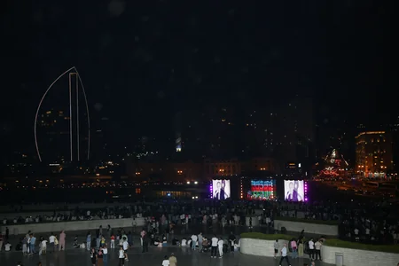 Heydər Əliyev Mərkəzinin parkında Milli Qurtuluş Gününə həsr olunan konsert keçirilib