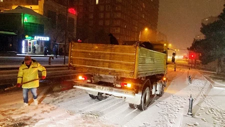 Bakının küçə və prospektləri gecə qardan təmizlənib