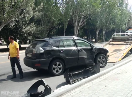Bakıda təcili yardım maşını qəza törədib - FOTO