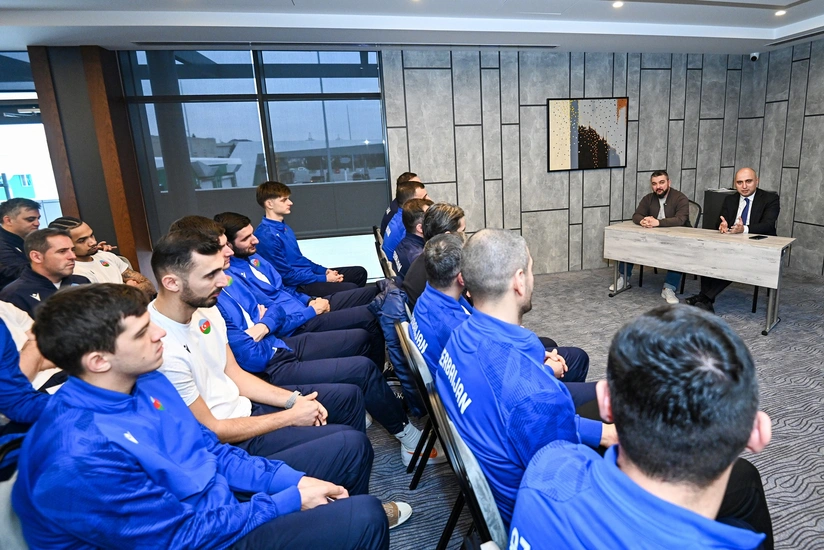Emin Əmrullayev Azərbaycan basketbol millisinin üzvləri ilə görüşüb