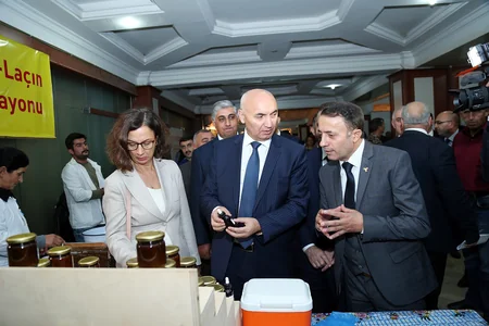 Bakıda ənənəvi bal yarmarkası keçirilir