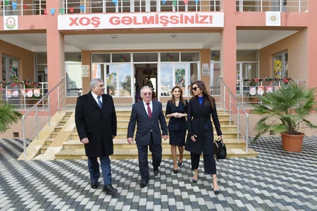 Mehriban Əliyeva Binə qəsəbəsində yeni tikilən körpələr evi-uşaq bağçasında yaradılan şəraitlə tanış olub