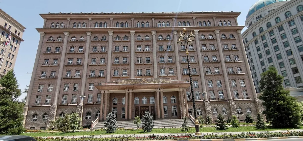 МИД Таджикистана рекомендовал гражданам не ездить в Россию