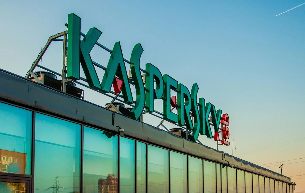 “Kasperskiy Lab” məktəblilərin təhsildə internetə çıxışı olan qurğulardan necə istifadə etdiyini araşdırıb
