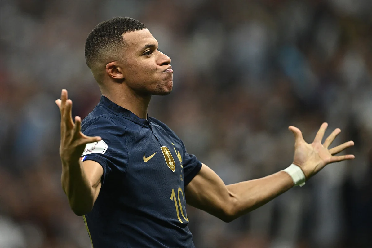 Mbappe: “Messi PSJ-də “Barselona”dakı oyunçu deyildi”