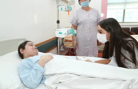 Leyla Əliyeva Heydər Əliyev Fondunun layihələri çərçivəsində Bakının bir sıra tibb müəssisələrində olub - FOTO