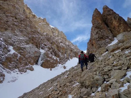 Heydər zirvəsinə kütləvi yürüşlər davam edir