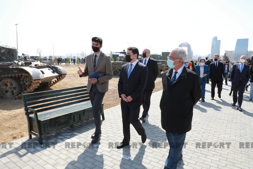 Beynəlxalq konfransın iştirakçıları Bakıda Hərbi Qənimətlər Parkında olublar