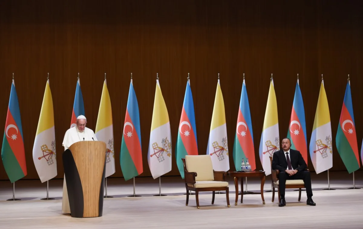 Roma Papası Fransisk Dağlıq Qarabağ münaqişəsinin sülh yolu ilə həllinə çağırıb