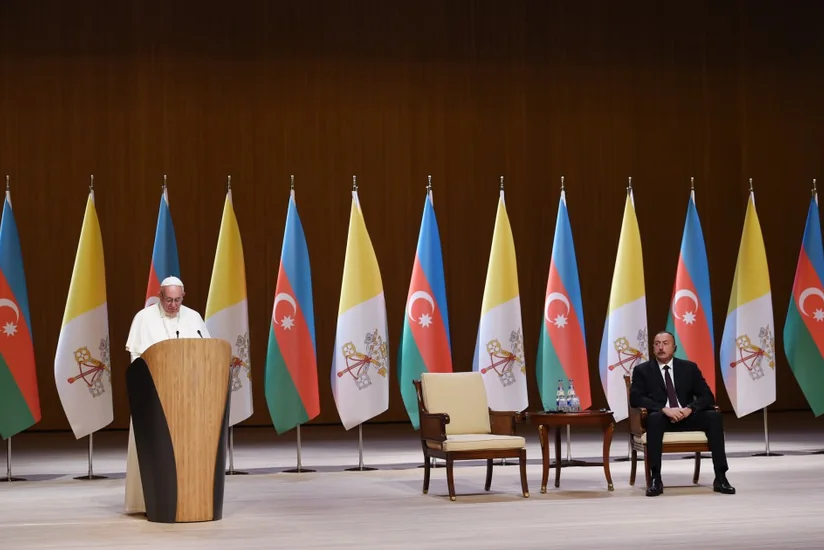 Roma Papası Fransisk Dağlıq Qarabağ münaqişəsinin sülh yolu ilə həllinə çağırıb