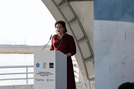 Bakıda Böyükşor gölü üzərində pilot günəş enerjisi qurğusu istismara verilib