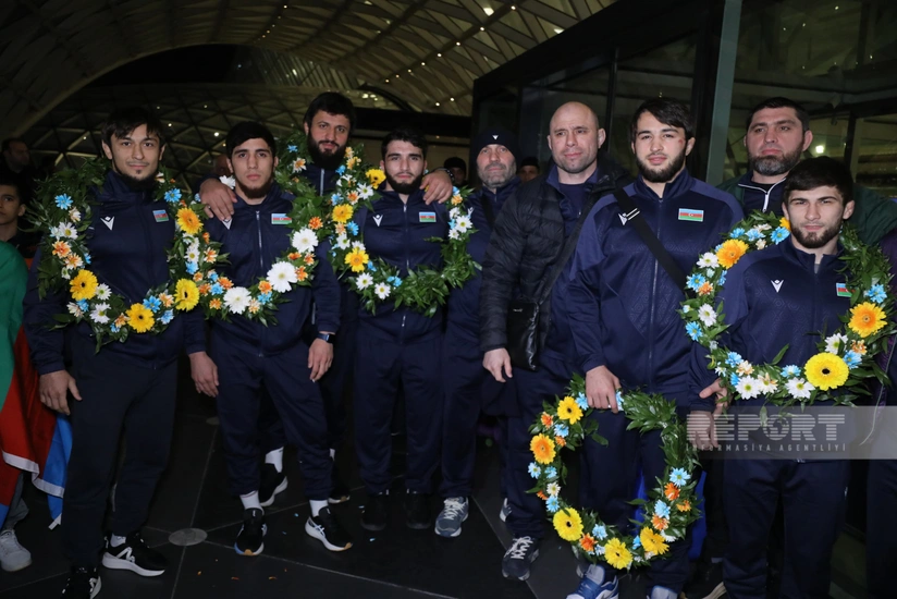 Avropa çempionu olan Azərbaycanın sərbəst güləş millisi Vətənə qayıdıb