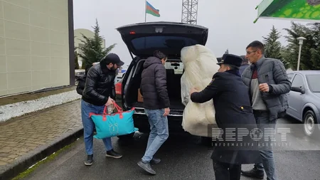 Qaxda yığılan yardımla dolu ilk TIR Türkiyəyə yola düşüb