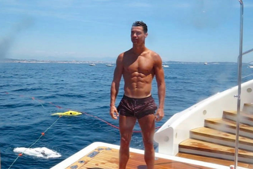 Ronaldu bahalı yaxtanı icarəyə götürdü