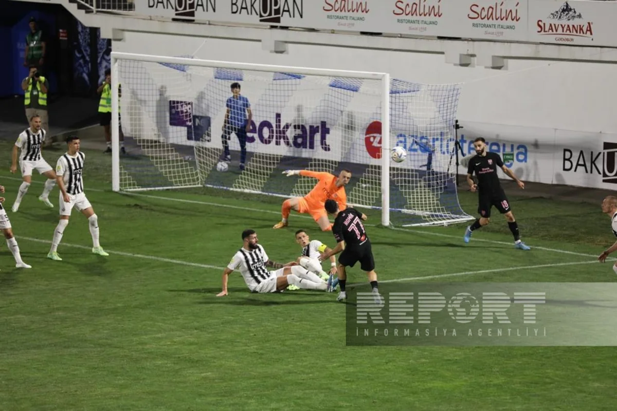 Фоторепортаж с игры Сабах - Партизан