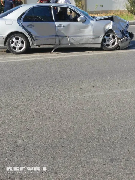 Mingəçevirdə iki avtomobil toqquşub, xəsarət alan var - FOTO