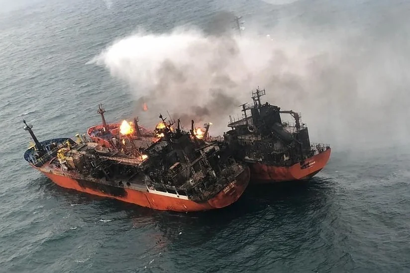 Пожар на танкерах в Черном море продолжается шестые сутки