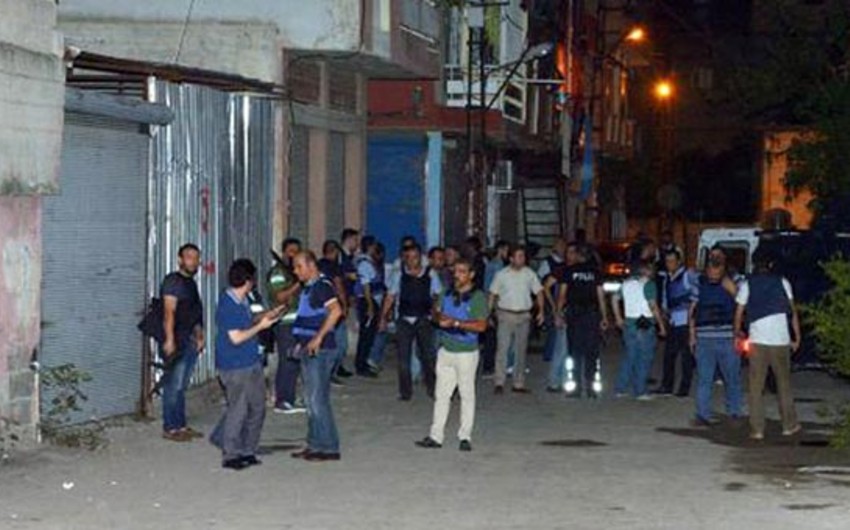 ​Türkiyədə silahlı şəxslərin polisə hücumu nəticəsində 3 asayiş keşikçisi yaralanıb, 1 polis ölüb