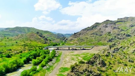 Laçın şəhərindən yan keçən yeni avtomobil yolunun asfaltlanmasına başlanılıb