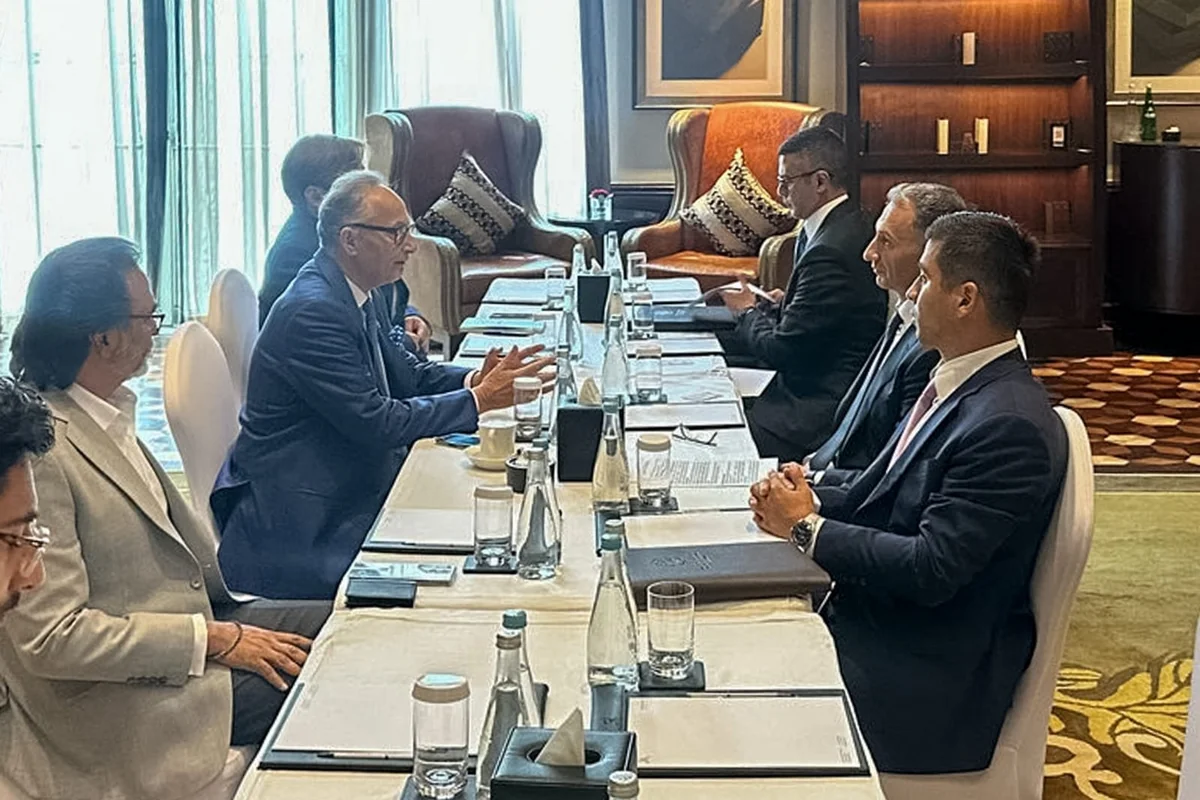 Azerbaijan and DP World discuss cooperation