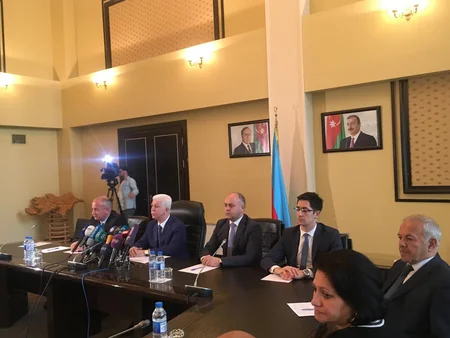 В Баку проходит презентация проекта электронного аукциона по приватизации госсобственности