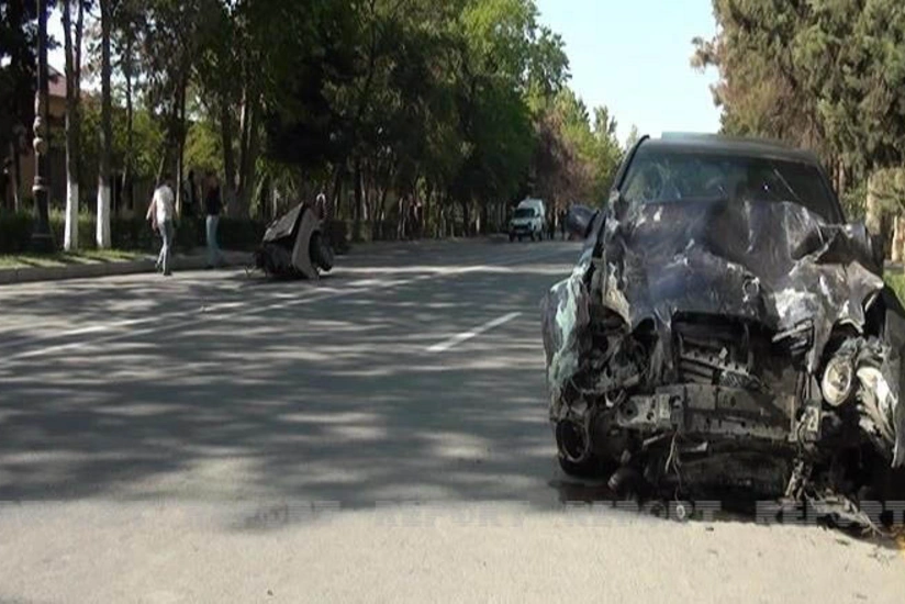 Yevlaxda avtomobil qəzası olub, ölən və xəsarət alan var