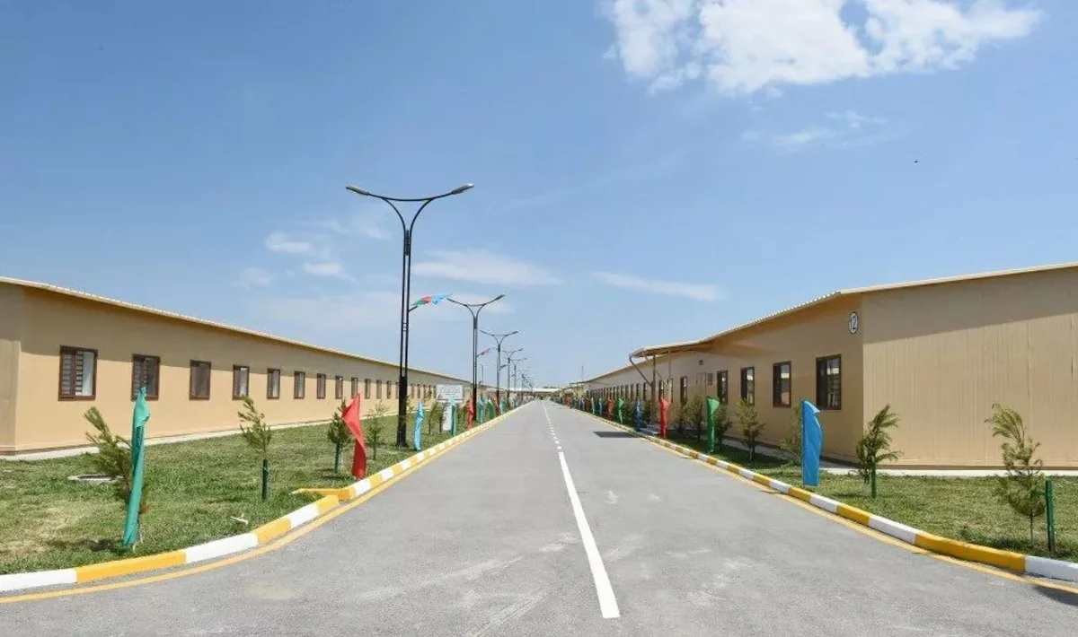 В Азербайджане построят новые военные городки