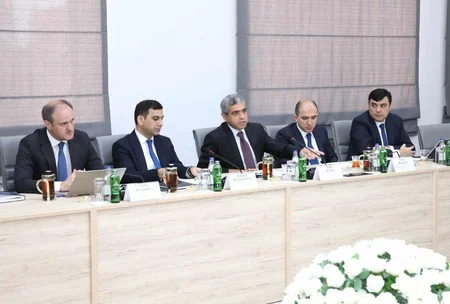 Nazir Anar Əliyev Azərbaycan Həmkarlar İttifaqları Konfederasiyasının yeni mərkəzi ilə tanış olub