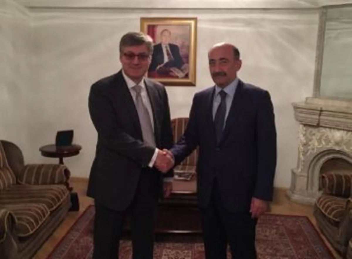 Əbülfəs Qarayev Rusiya mədəniyyət nazirinin müavini ilə görüşüb