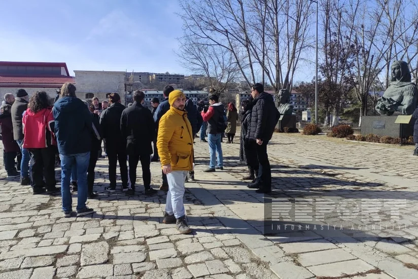 Beynəlxalq səyahətçilər Şuşanın inzibati binasında olublar