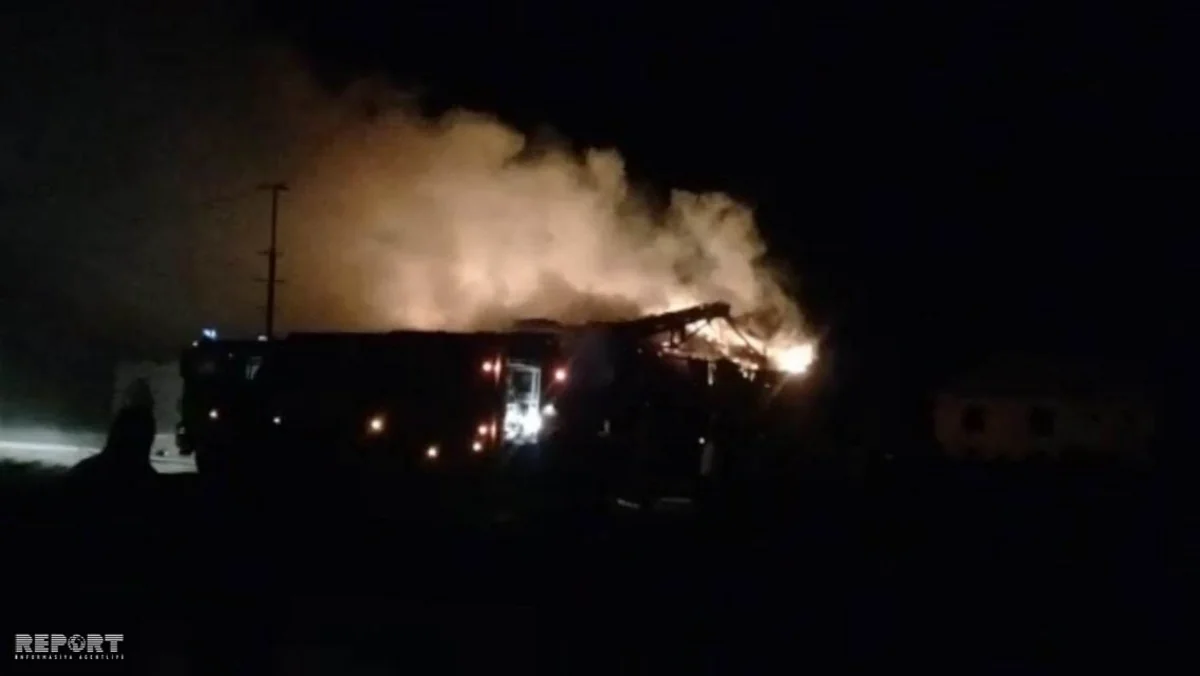 Salyan sakininin həyətində güclü yanğın baş verib - FOTO