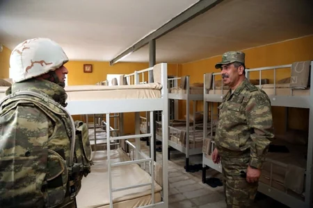 ​Министр обороны Азербайджана побывал на линии фронта