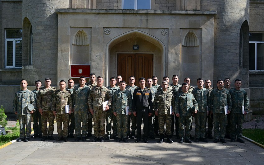 Təkmilləşdirmə kursunu bitirən zabitlərə sertifikatlar təqdim edilib