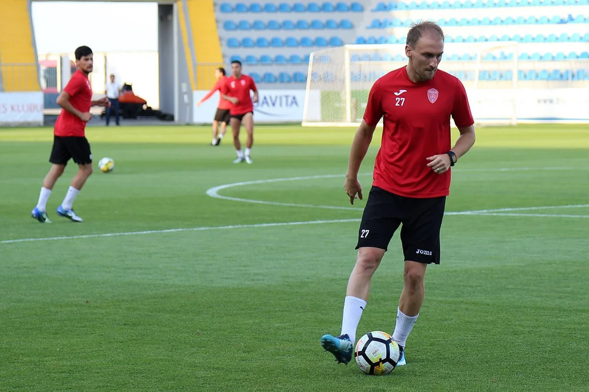 Keşlə klubu Adrian Skarlatake ilə yollarını ayırıb