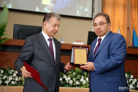 “Nizami Gəncəvi adına Qızıl medal” qaliblərə təqdim olunub