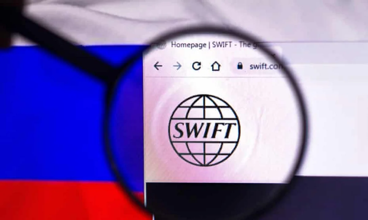 Эксперты: Отключение России от SWIFT произведет эффект разорвавшейся атомной бомбы для экономики страны