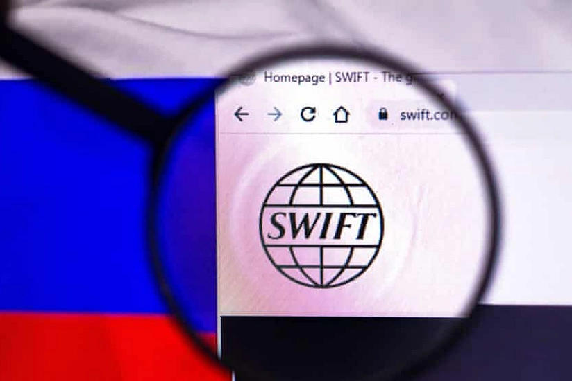 Эксперты: Отключение России от SWIFT произведет эффект разорвавшейся атомной бомбы для экономики страны
