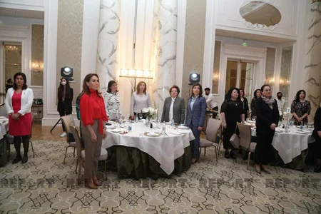 Dövlət Komitəsi qadınları təbrik edib