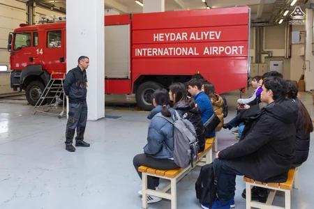 Bakı hava limanında ADA Məktəbinin şagirdləri üçün ekskursiya keçirilib
