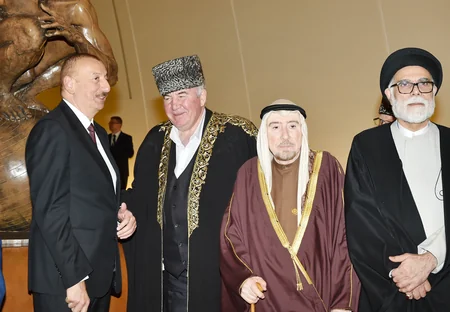 Dünya dini liderlərinin II Bakı Sammitinin iştirakçılarının şərəfinə ziyafət verilib - FOTO