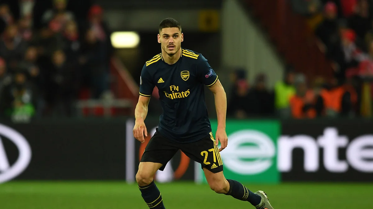 Arsenal futbolçusu ilə müqaviləni uzatdı, icarəyə verdi