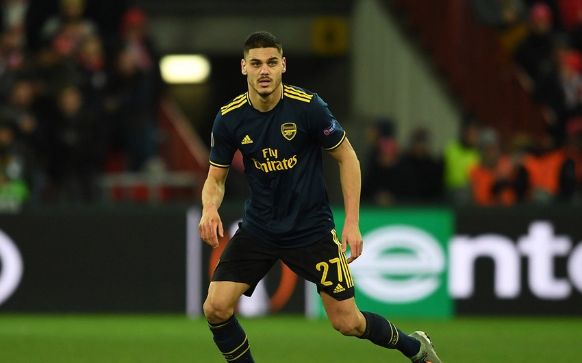 Arsenal futbolçusu ilə müqaviləni uzatdı, icarəyə verdi