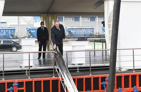 Президент заложил фундамент двух заводов и открыл предприятие в Сумгайыте