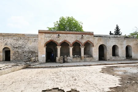 Dövlət başçısı Ağdamda Pənahəli xanın sarayının yerləşdiyi imarət kompleksində olub - YENİLƏNİB