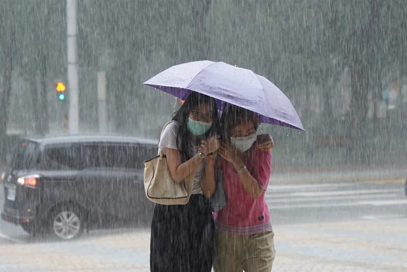 На Тайване объявили штормовое предупреждение в связи с тайфуном