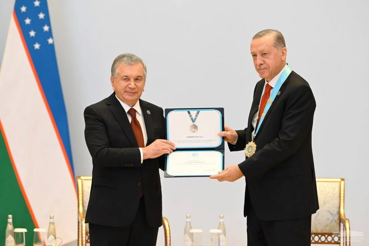 Erdogan receives Highest Order of Turkic World award in Samarkand