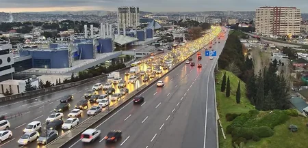 Bakıda tıxac olan yollar açıqlanıb – SİYAHI