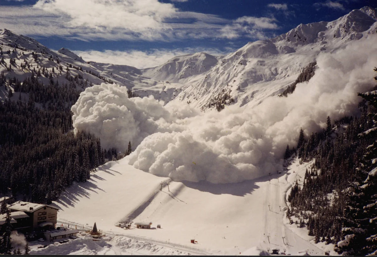 Avalanche leaves dead at least 71 in Afghanistan province