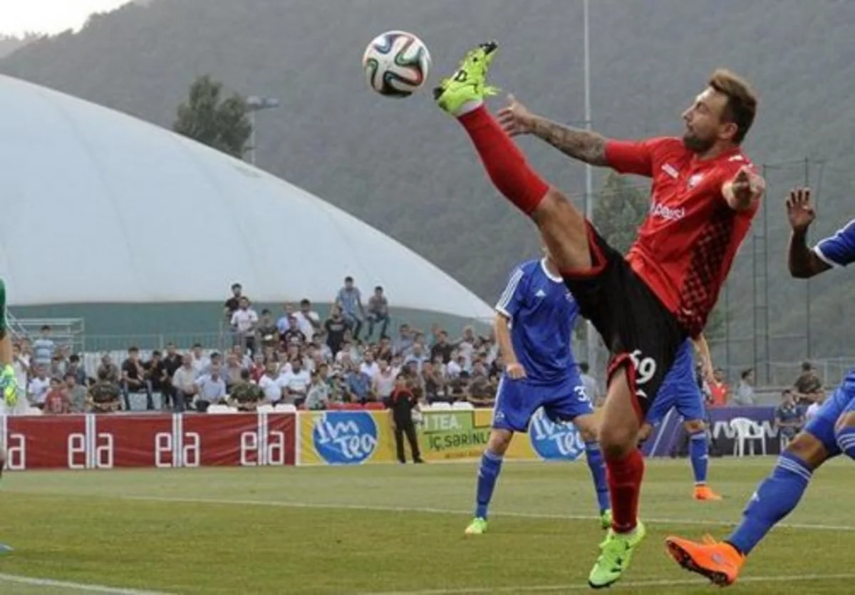Qəbələ” ukraynalı futbolçu Aleksey Antonovla yollarını ayırıb