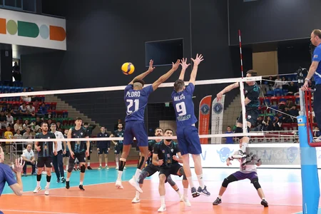 Kişi voleybolçulardan ibarət Azərreyl komandası ölkə çempionu olub